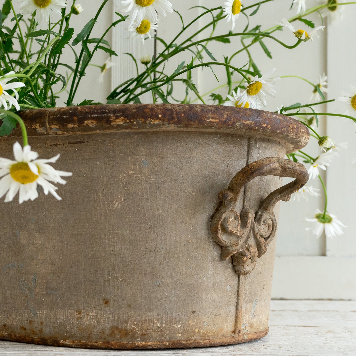 DECORATIVE ANTIQUE TOLEWARE TUB