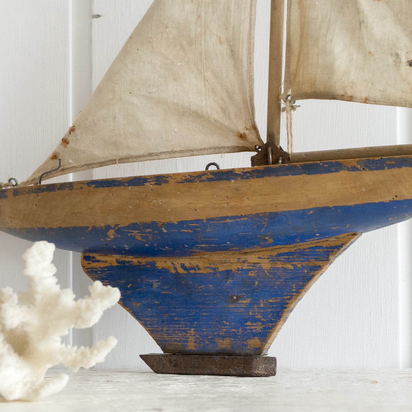 WONDERFUL VINTAGE POND YACHT