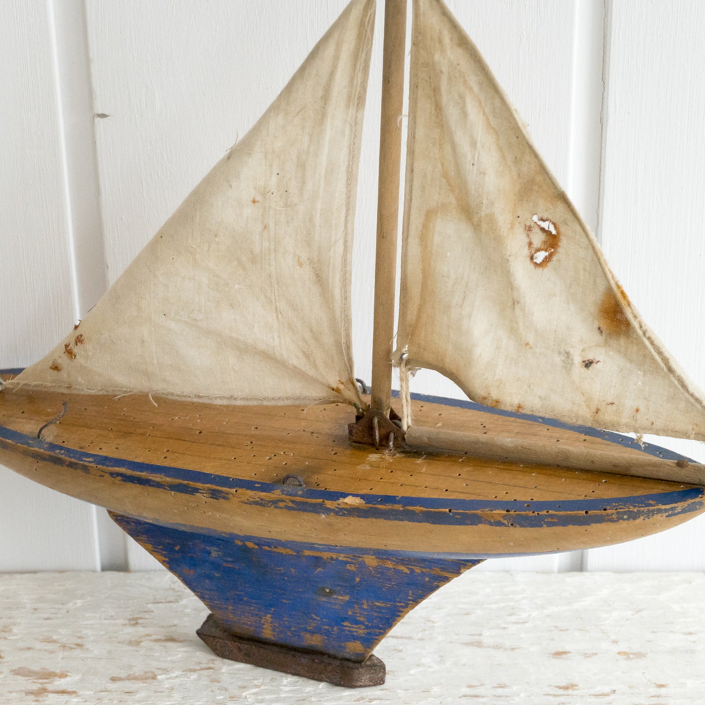 WONDERFUL VINTAGE POND YACHT