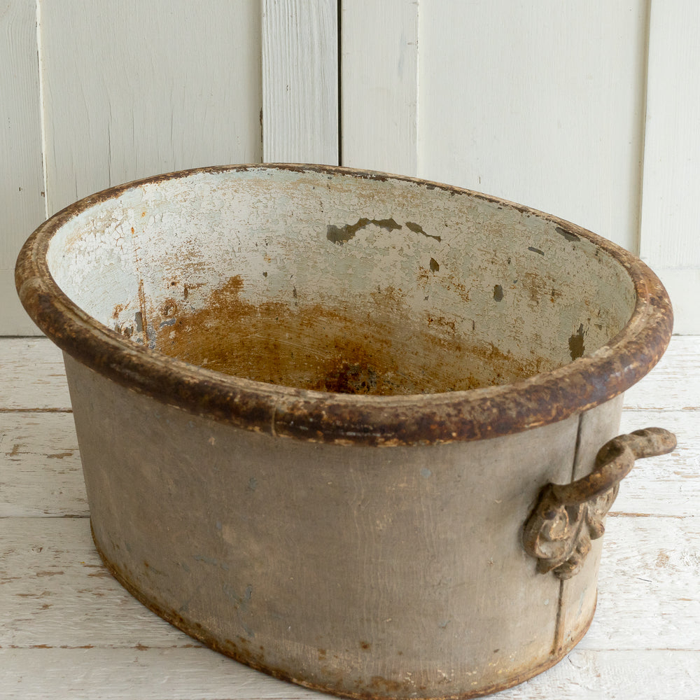 DECORATIVE ANTIQUE TOLEWARE TUB