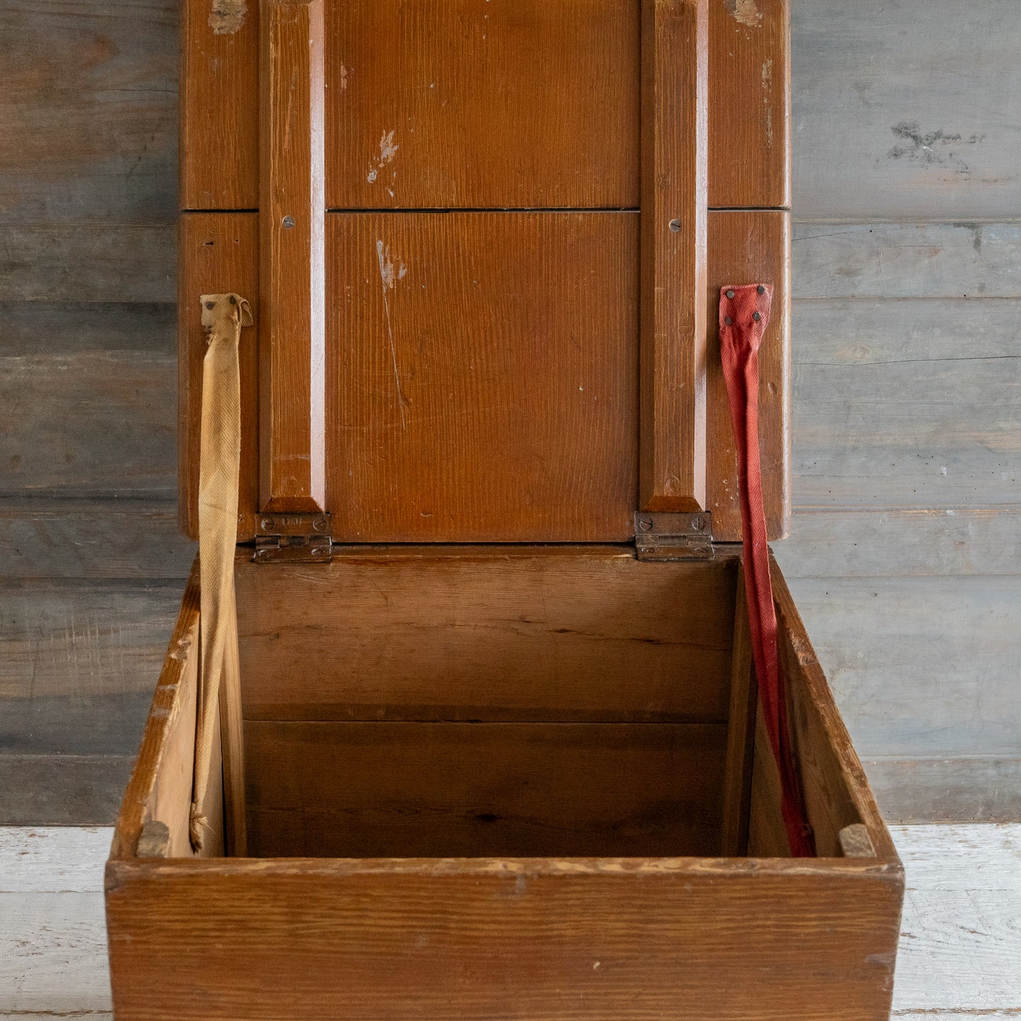 Small Square Rustic Pine Trunk