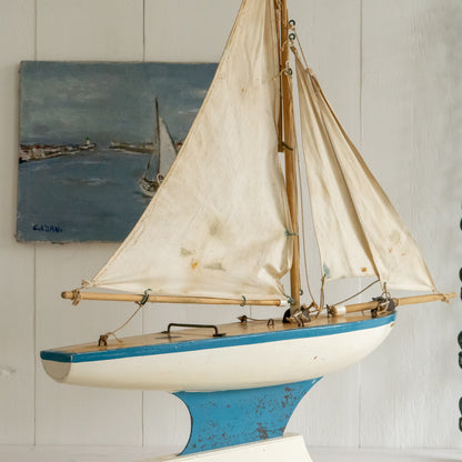 Vintage Pond Yacht