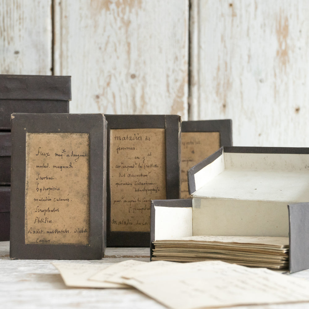 BOX OF ANTIQUE FRENCH NOTE CARDS